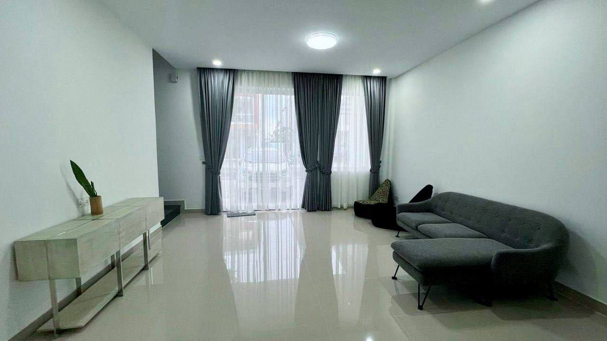水净华6A公路奥凯德小区联排别墅招租 月租$600家具齐全