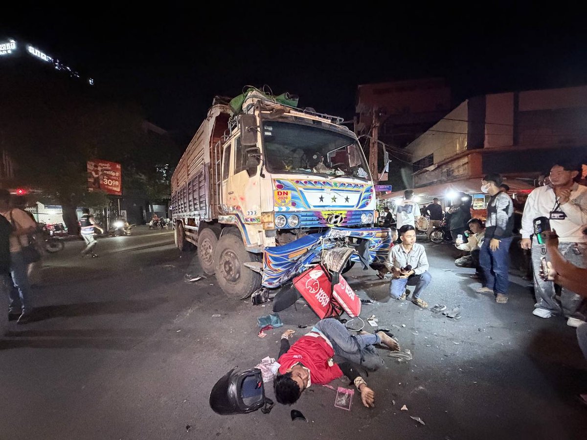 德普潘路口发生严重车祸 汽车撞摩托车致一人死亡