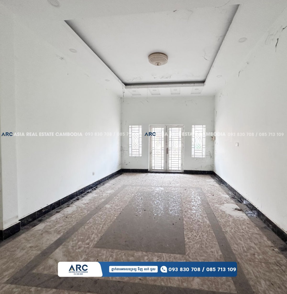 金边雷西郊区蒙库尔小区联排别墅急售,土地面积4.2m x 3