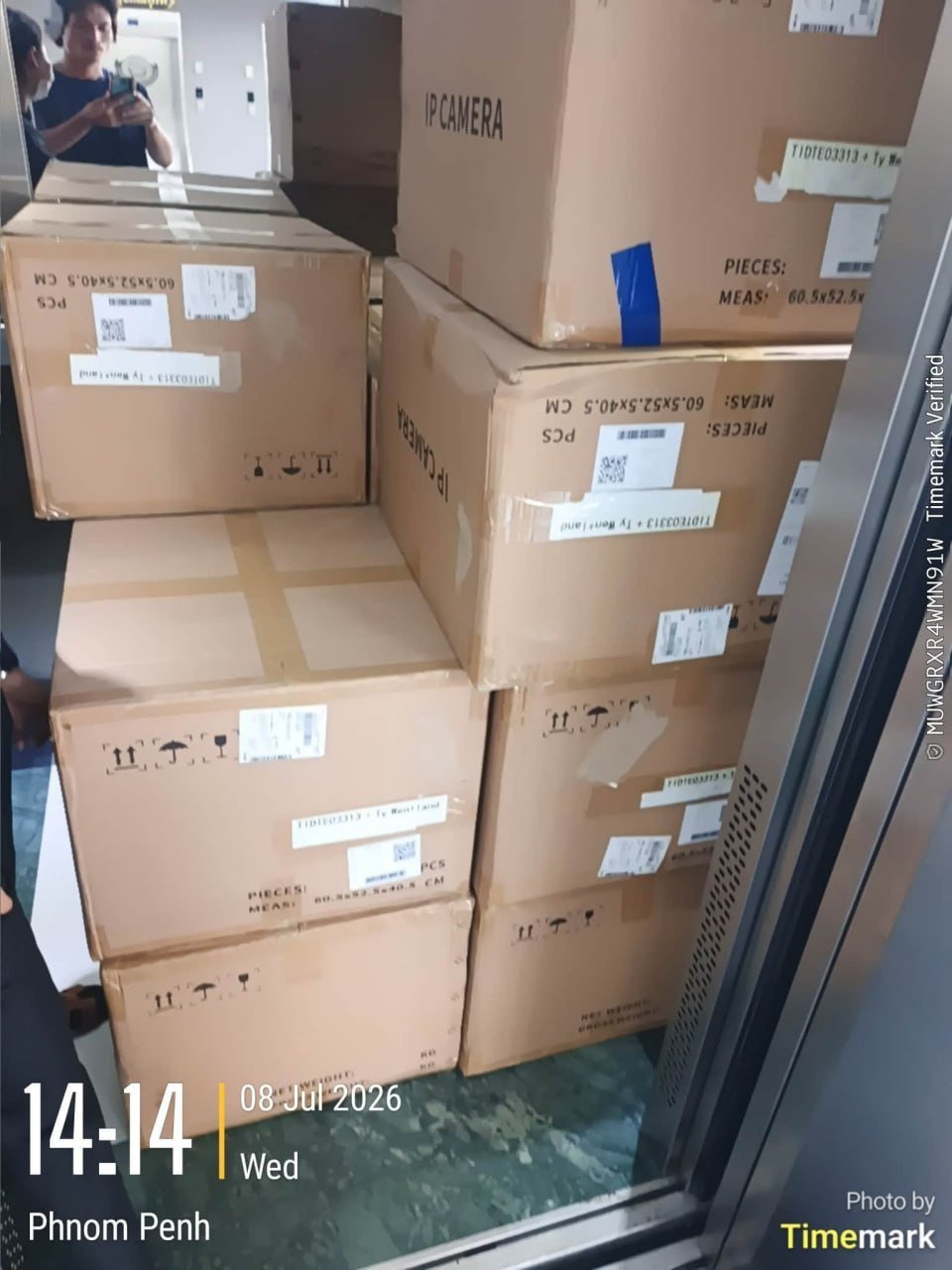 金边警方升级交通执法 重点路口加装监控严查酒驾违章