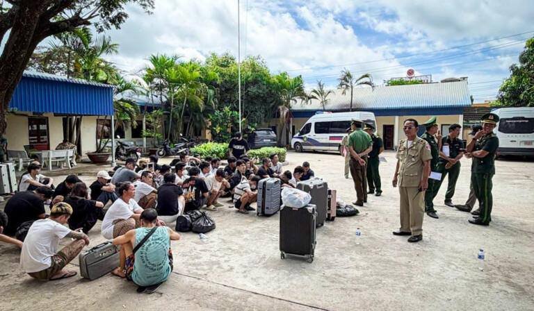柬埔寨移民总局驱逐45名越南籍非法人员 涉毒及诈骗