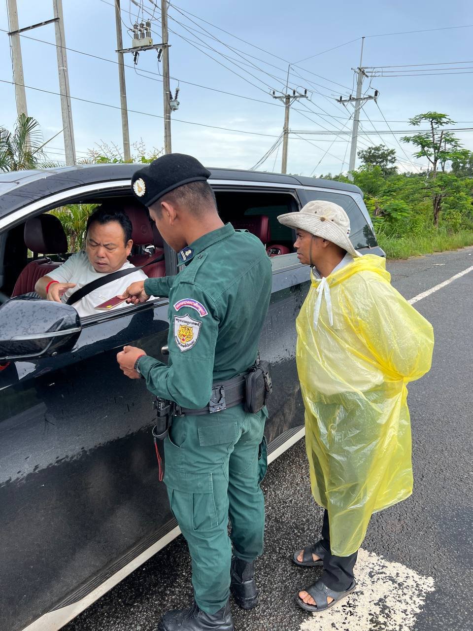 金边戈公路口警察设卡检查 严查护照及非法居留