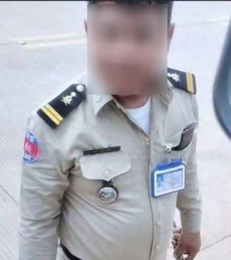 暹粒交警拦车索贿态度恶劣 被停职并关禁闭整顿