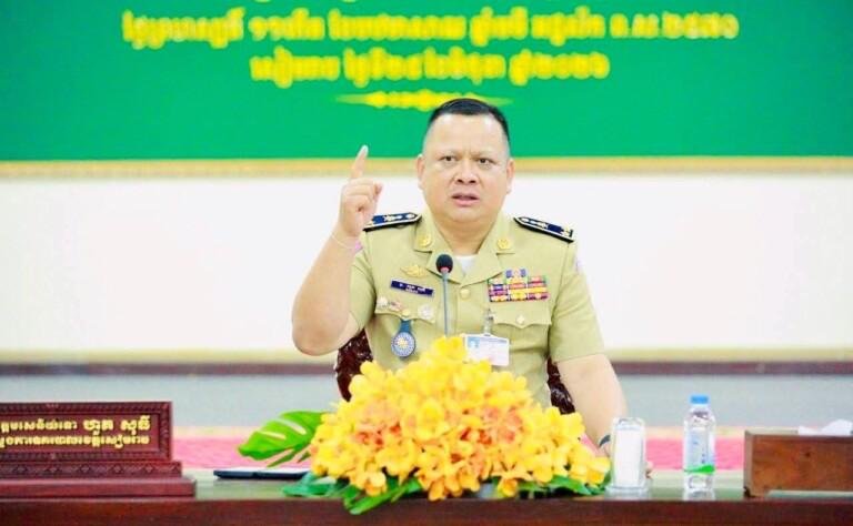 暹粒交警拦车索贿态度恶劣 被停职并关禁闭整顿