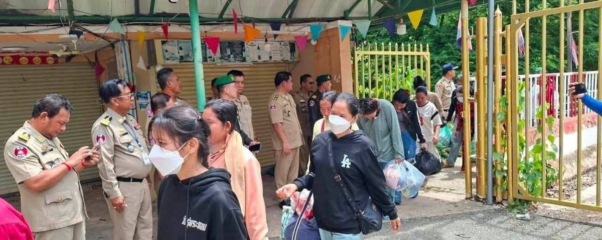 泰国通过波贝口岸遣返51名非法滞留柬籍人员