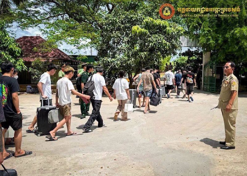 柬埔寨移民总局驱逐45名涉网诈越南籍人员出境
