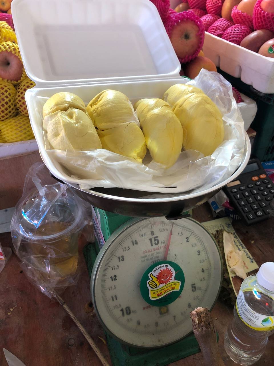 金边海鲜餐厅营业至凌晨3点 供应各类新鲜海鲜