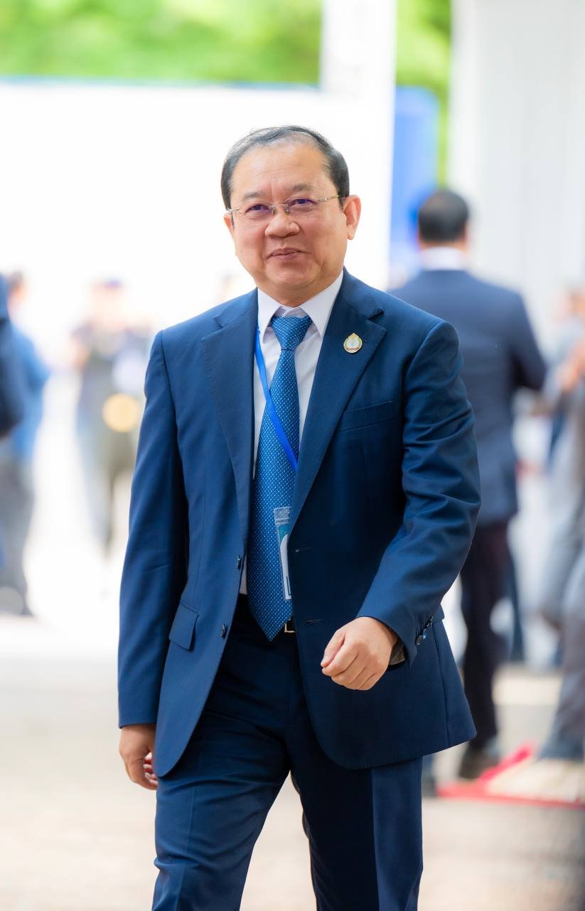 洪玛奈出席为了孩子的微笑组织30周年庆典及毕业典礼