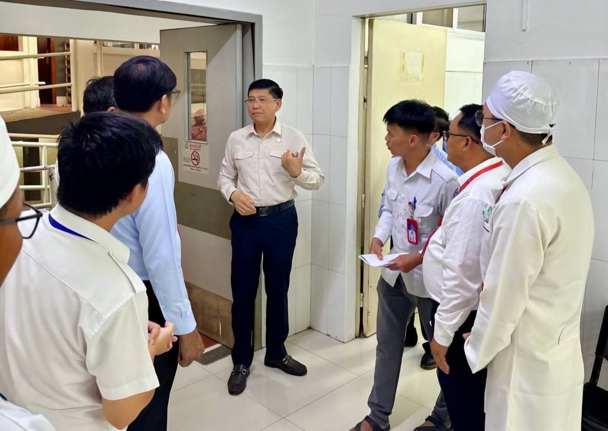 柬埔寨卫生部国务秘书Ngov Kang近日视察上丁省医院,重