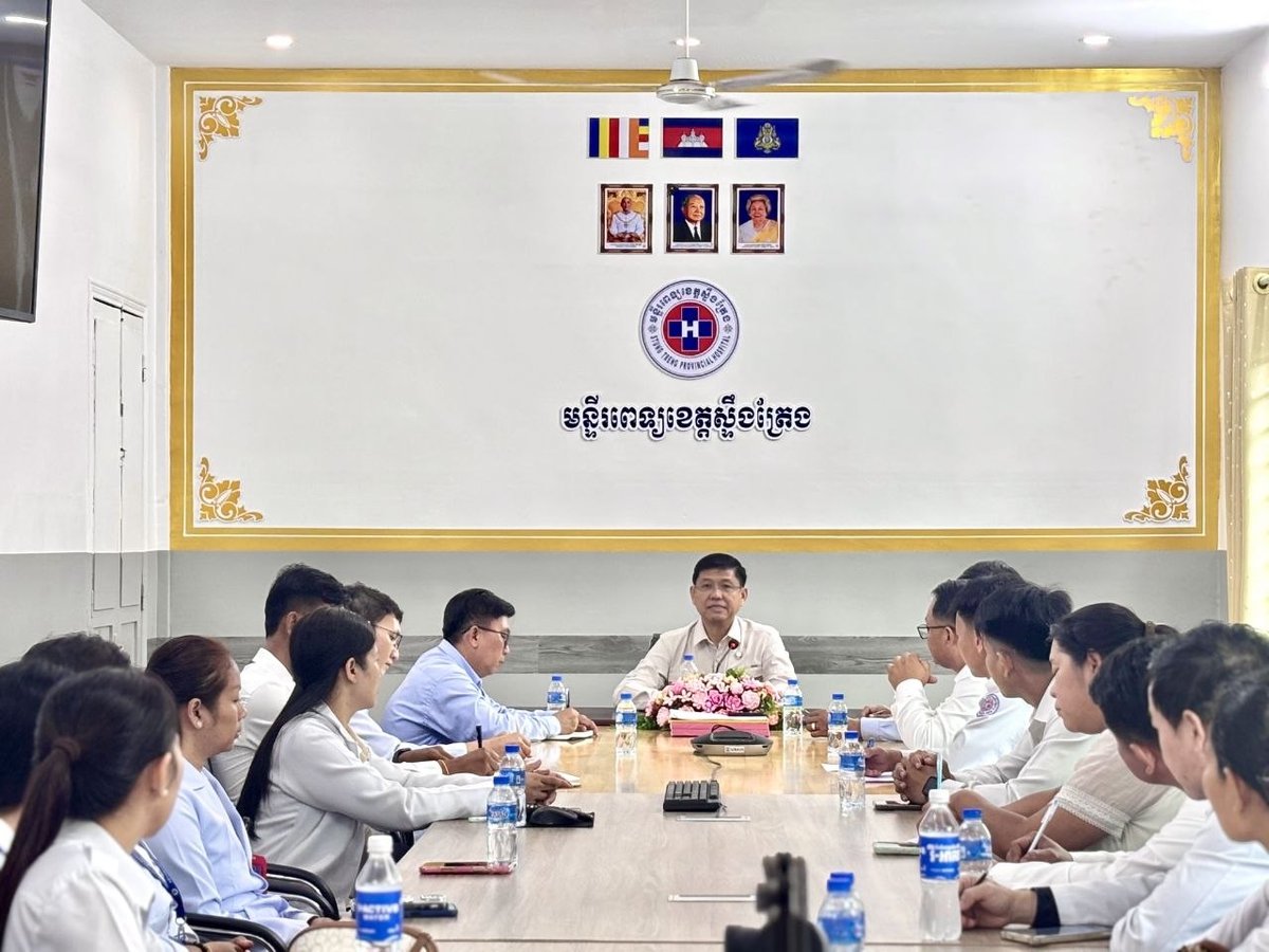 柬埔寨卫生部国务秘书Ngov Kang近日视察上丁省医院,重