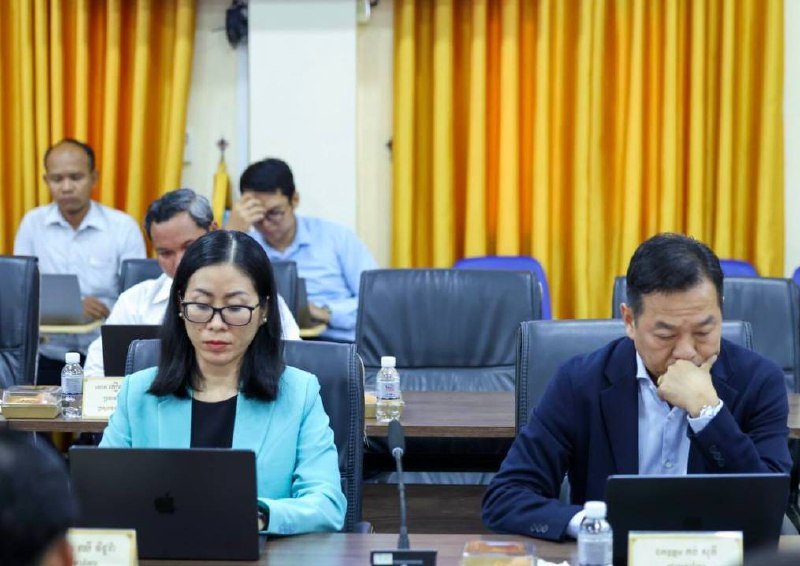 柬埔寨政府审议医疗与教育系统人事任免改革草案