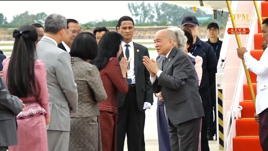 西哈莫尼国王结束在华治疗今日回国 医疗团队随行