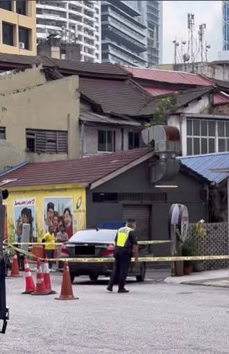 吉隆坡路边轿车惊现不明尸体 警方已介入调查