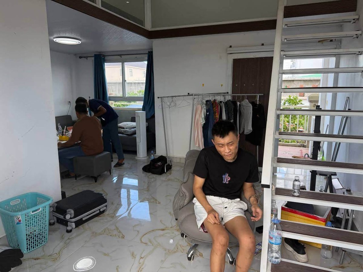 巴域市捣毁涉毒窝点 抓获4名外籍嫌疑人查获手枪