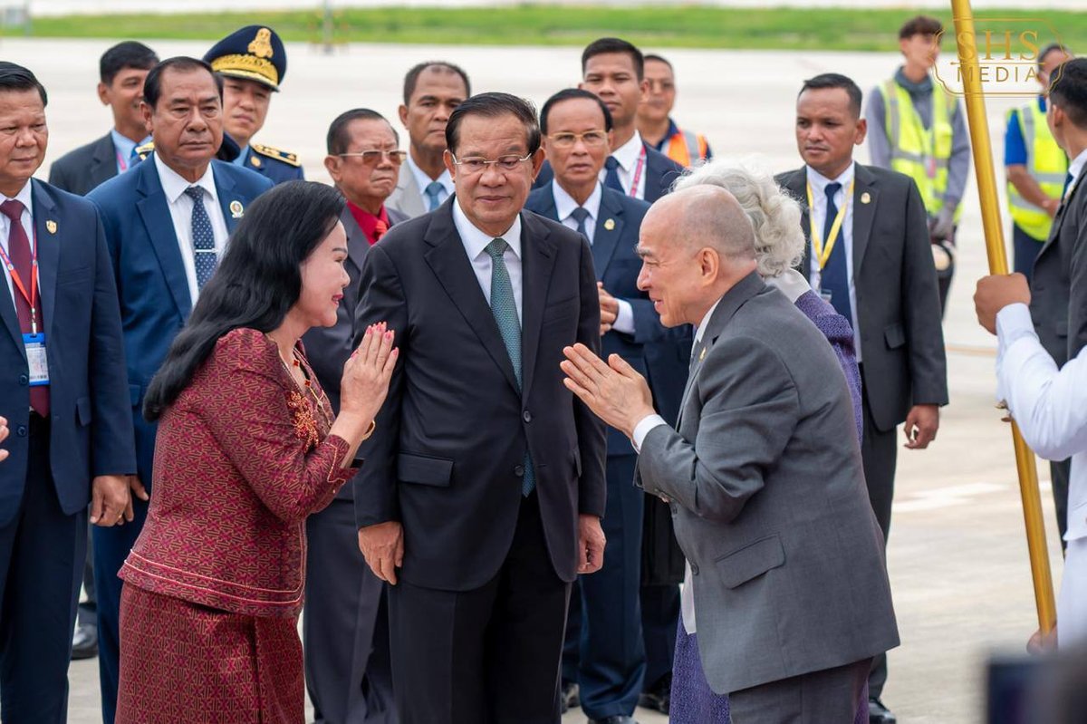 西哈莫尼国王与莫尼列太后结束在华检查顺利回国