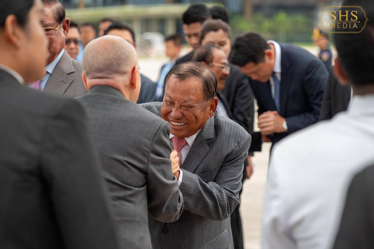 西哈莫尼国王与莫尼列太后结束在华检查顺利回国