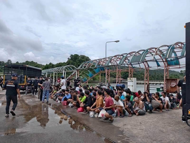 泰国拉廊府遣返一批非法缅甸劳工 边境管控持续加强