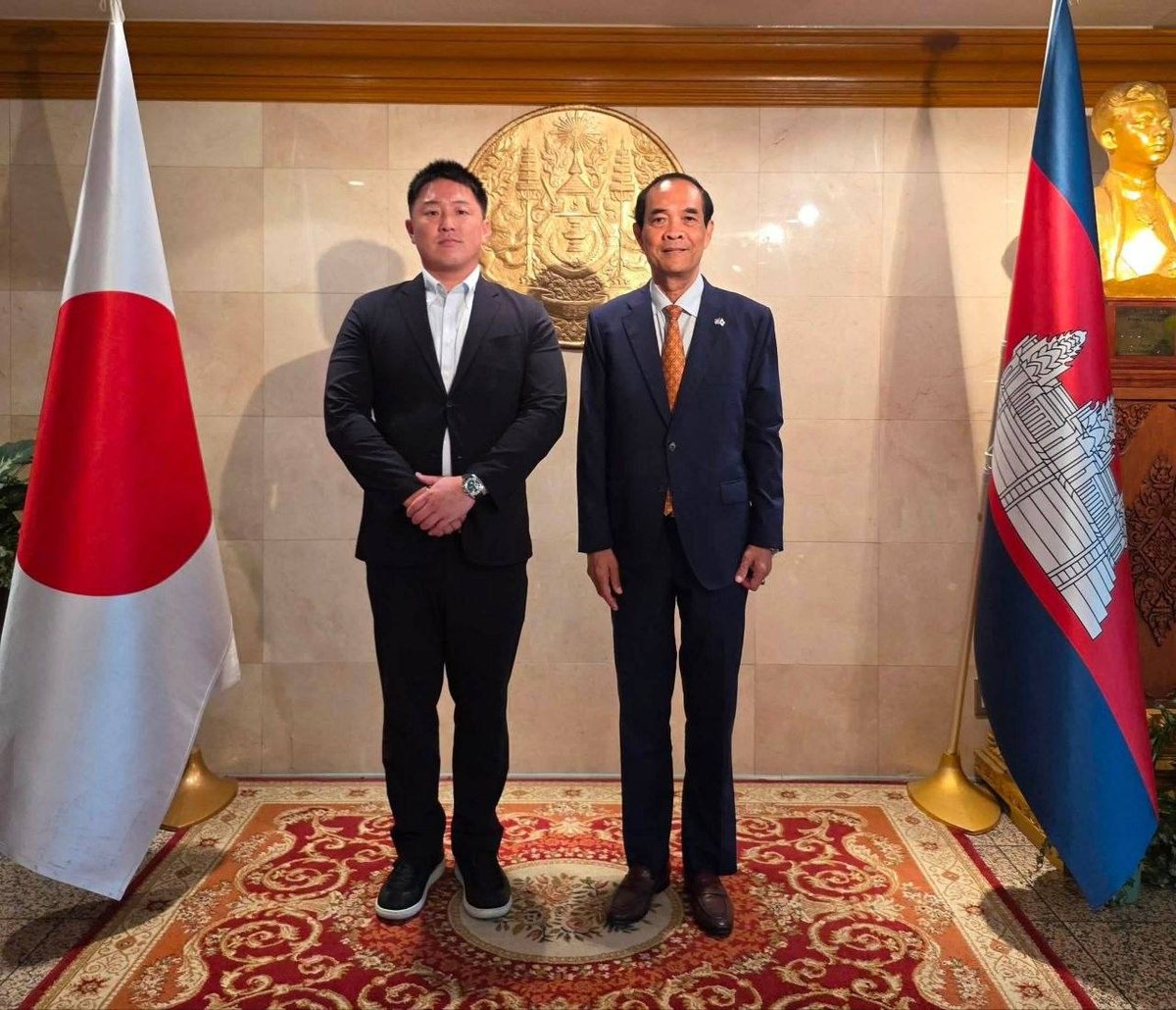 柬埔寨驻日大使与Hayashi Kenko公司代表会谈,探讨