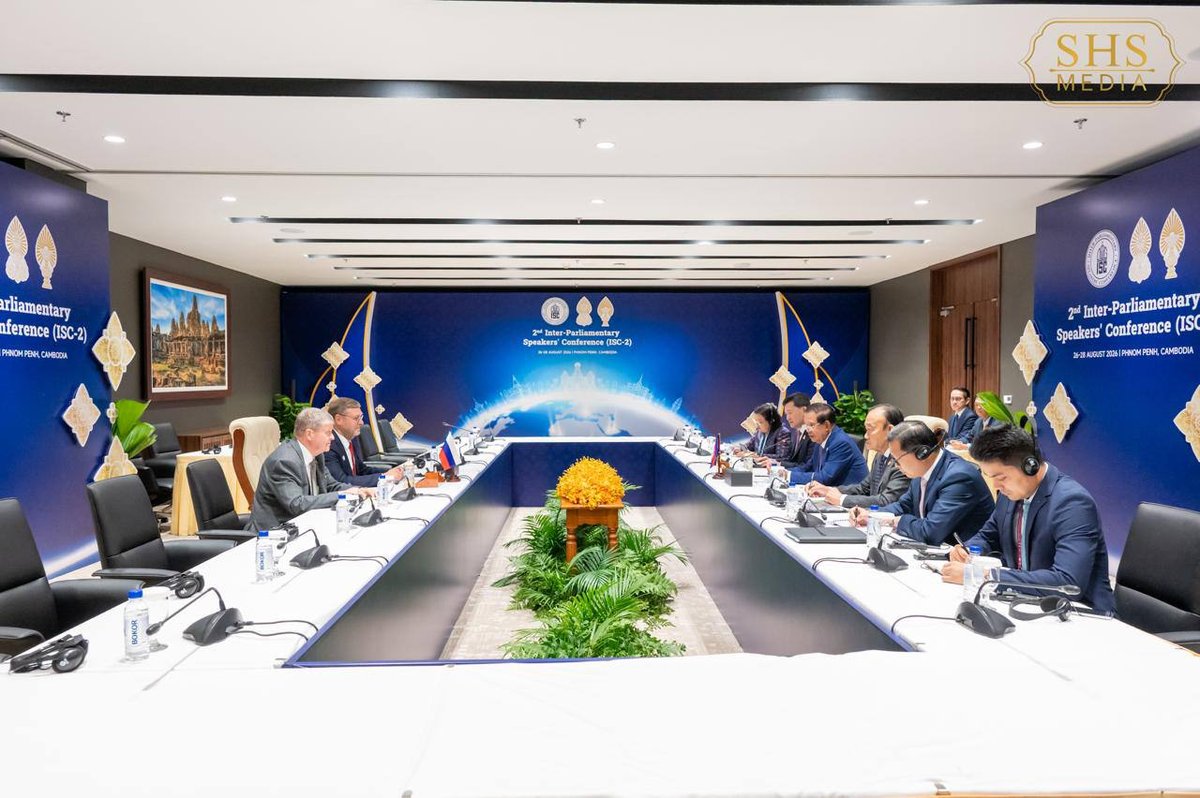 洪森在金边会见俄罗斯联邦委员会副主席科萨切夫
