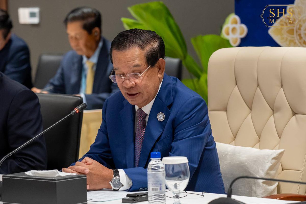 洪森在金边会见俄罗斯联邦委员会副主席科萨切夫