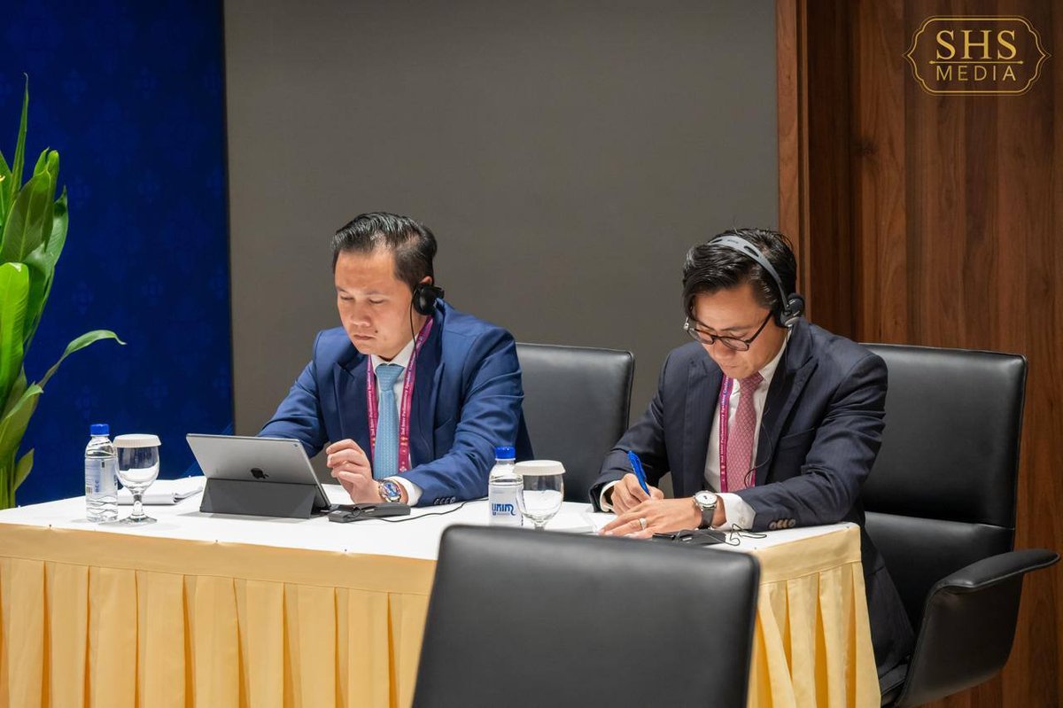 洪森在金边会见俄罗斯联邦委员会副主席科萨切夫