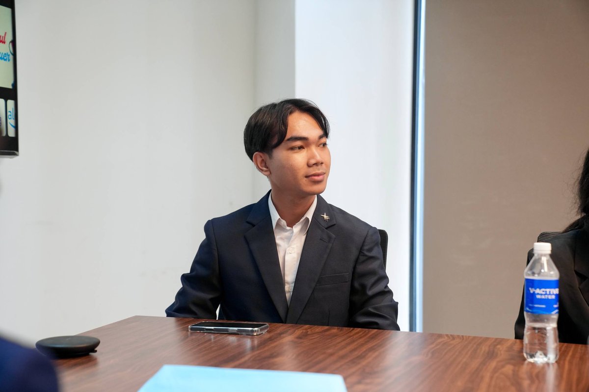 洪玛尼代表与赴华留学生座谈 助力中柬教育人才交流