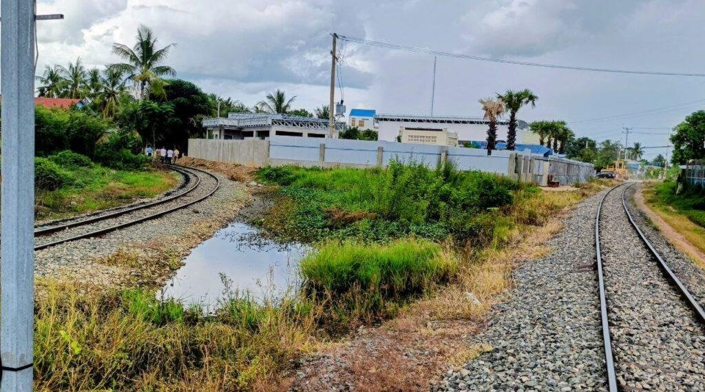 马德望铁路沿线违建加油站 矿产能源厅介入调查