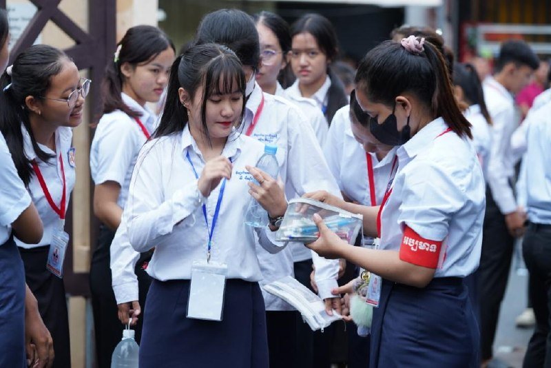 教育部选拔90名贫困女学生寄宿金边 资助学业