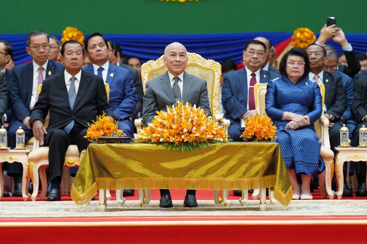 西哈莫尼国王出席参议院新大楼启用仪式并致辞