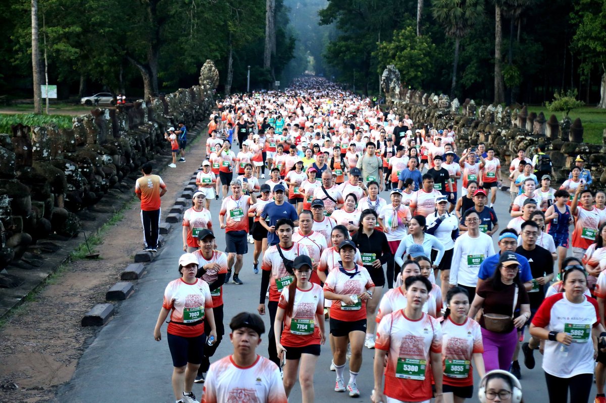 第11届吴哥国际马拉松赛暹粒开赛 6500人参赛人数增25%