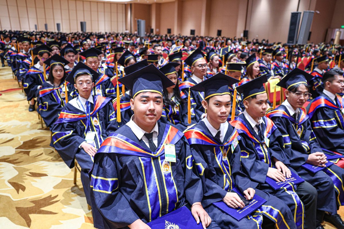 洪玛奈出席皇家法律经济大学毕业典礼 4000名学生获学位