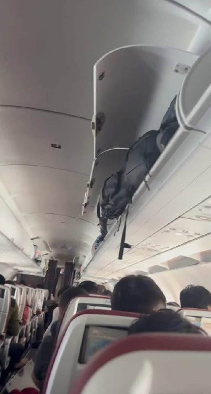 印度航空客机遇强气流骤降300英尺 14人受伤