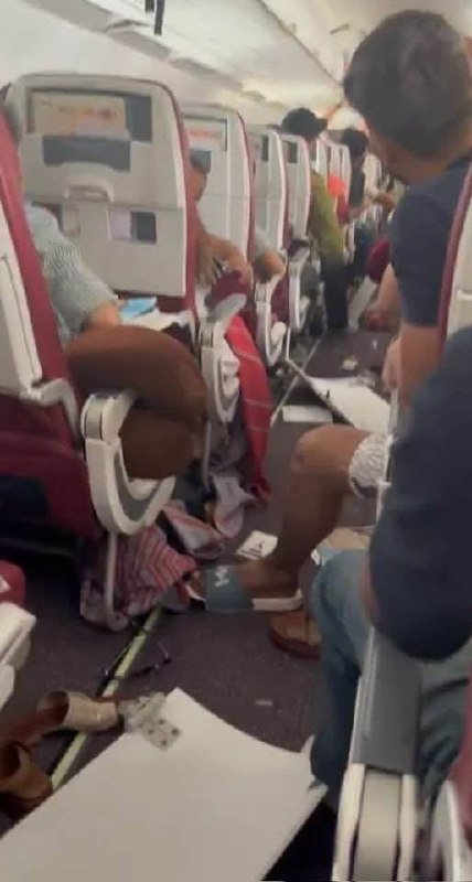 印度航空客机遇强气流骤降300英尺 14人受伤