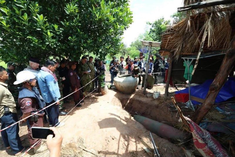 针对泰国军方在边境的军事行动,柬埔寨媒体发表评论,质疑其“仅