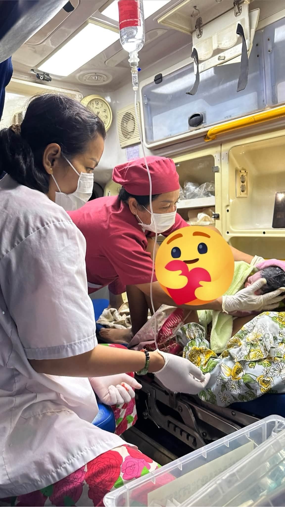 柏威夏省孕妇救护车上顺利产子 母婴平安