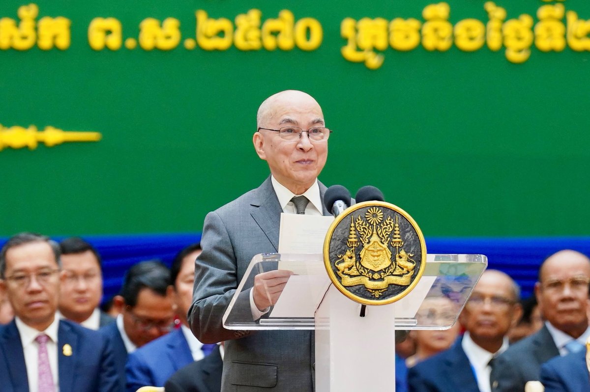 西哈莫尼国王于8月21日主持了参议院团结大厦的落成剪彩仪式,