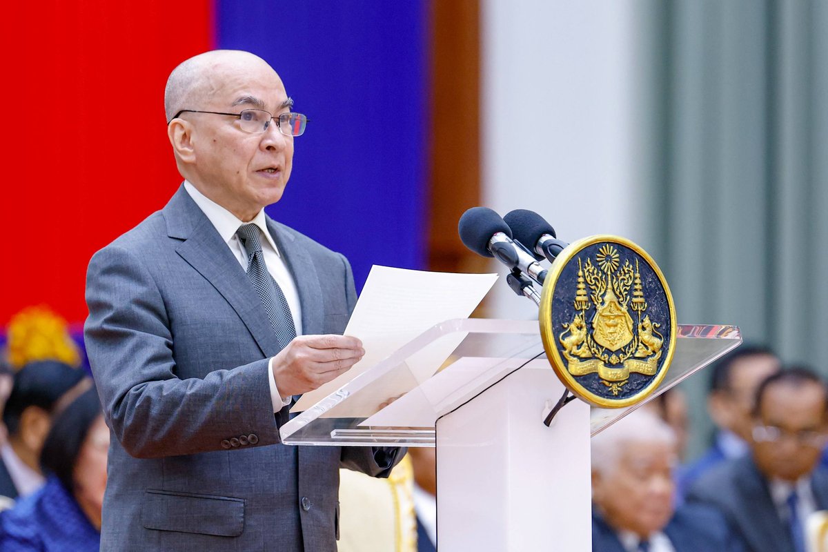 西哈莫尼国王于8月21日主持了参议院团结大厦的落成剪彩仪式,