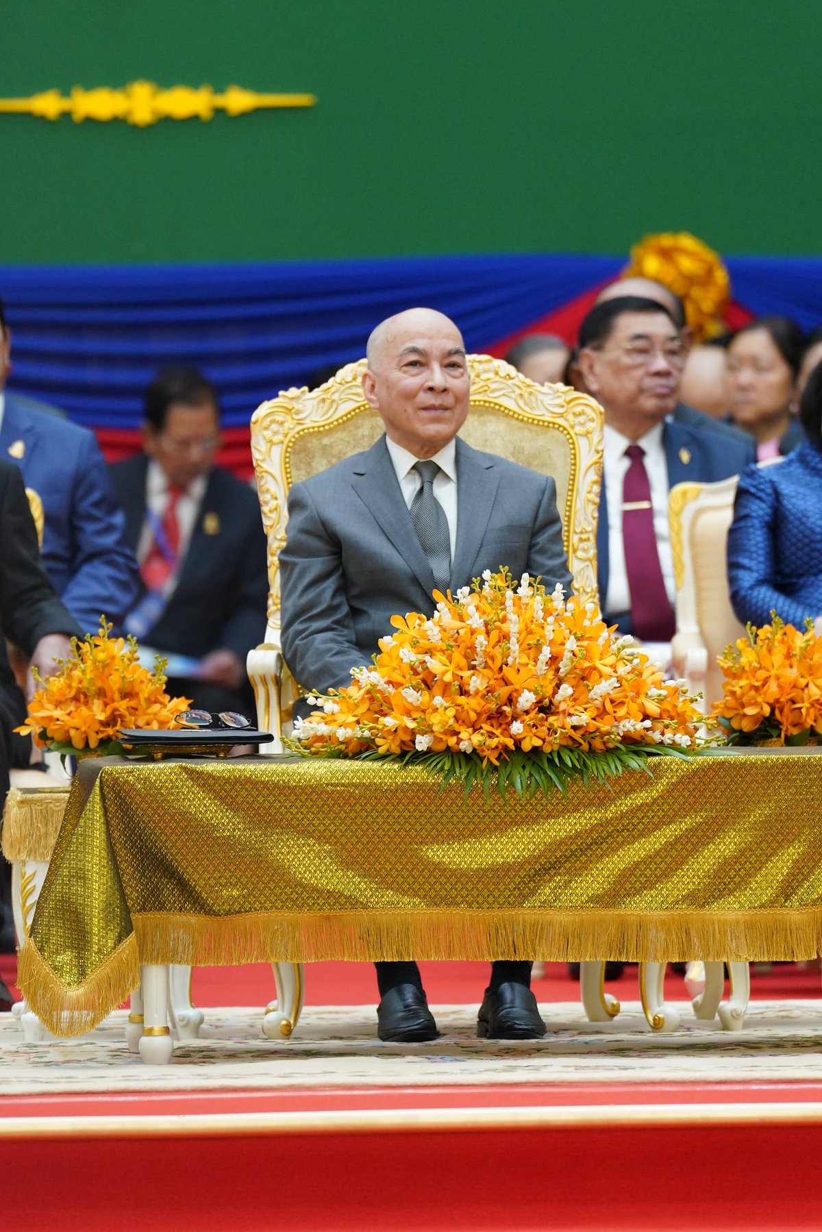 西哈莫尼国王于8月21日主持了参议院团结大厦的落成剪彩仪式,
