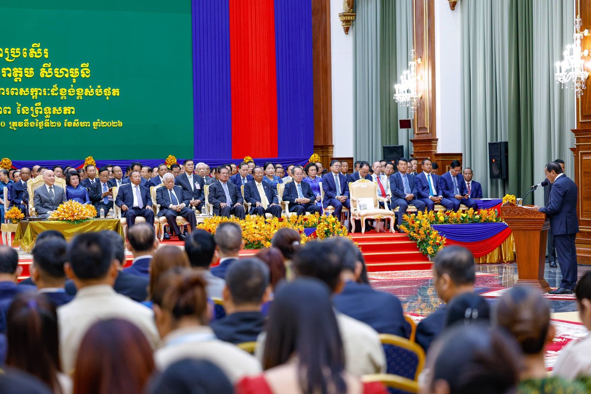 西哈莫尼国王于8月21日主持了参议院团结大厦的落成剪彩仪式,