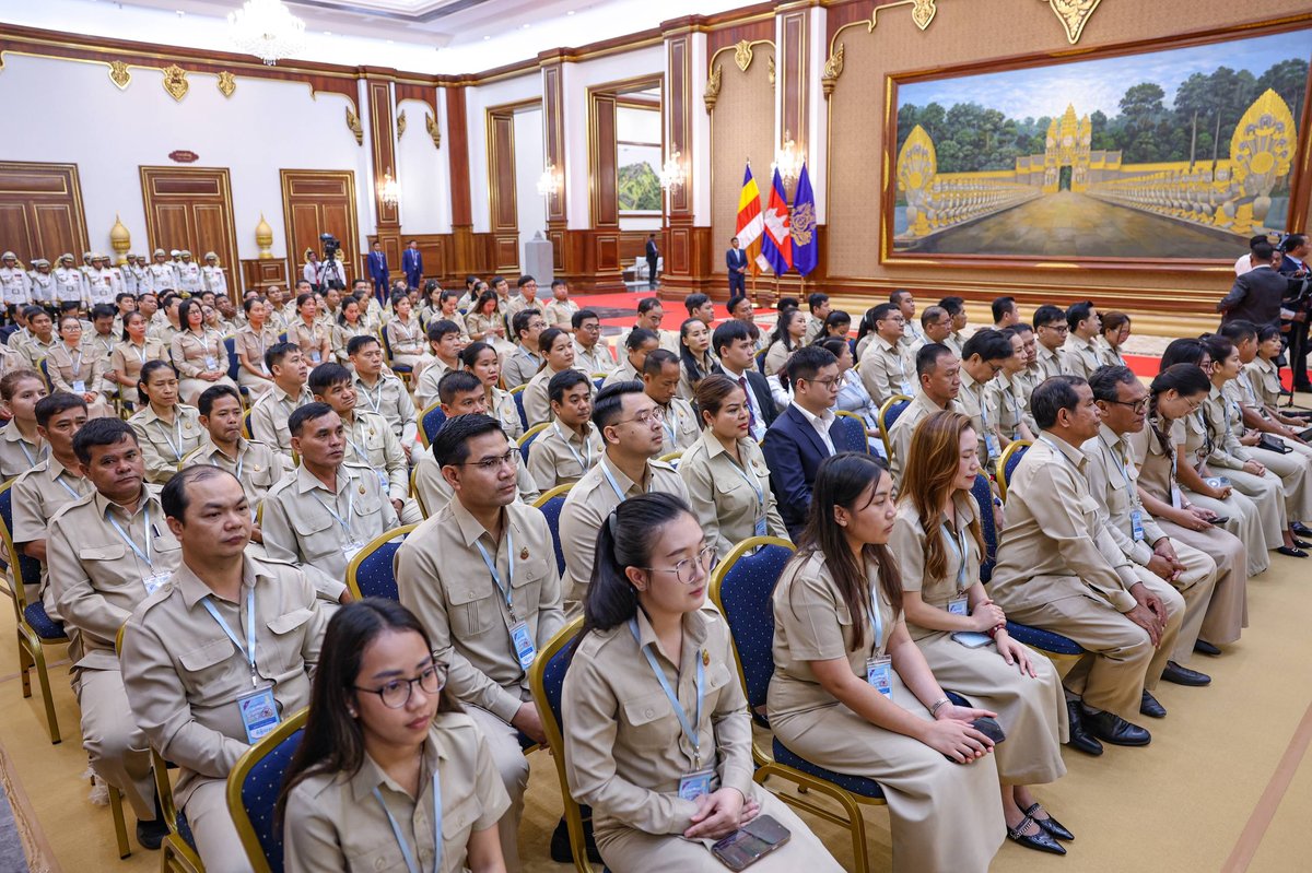 西哈莫尼国王于8月21日主持了参议院团结大厦的落成剪彩仪式,