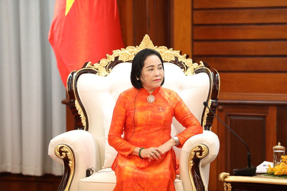 国会主席坤索达丽会见越南国会副主席阮氏清