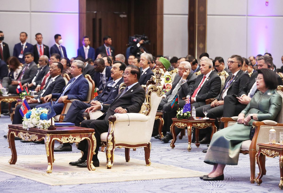 洪森主持第二届国际议会会议 呼吁和平