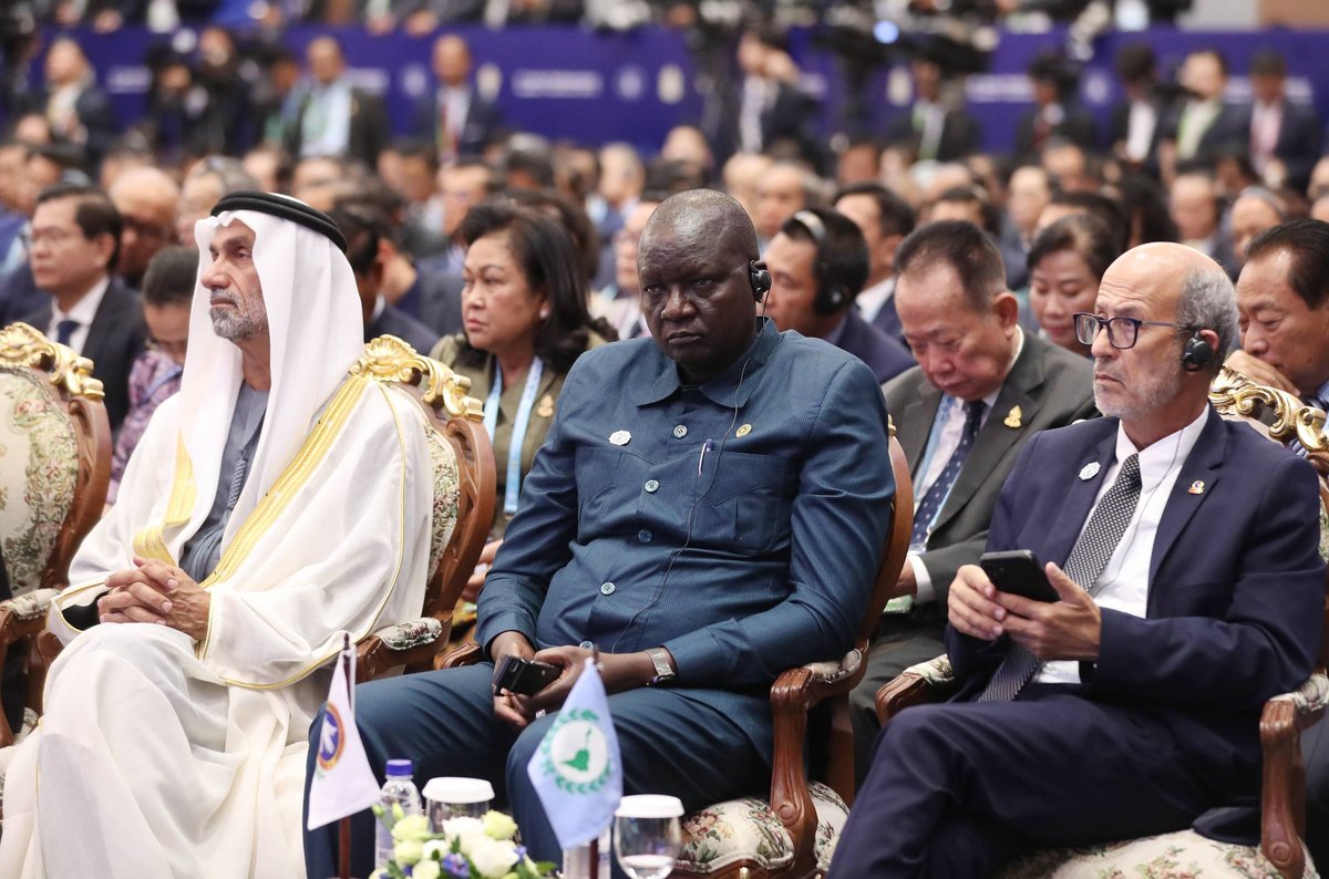 洪森主持第二届国际议会会议 呼吁和平
