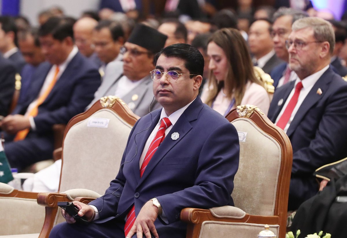 洪森主持第二届国际议会会议 呼吁和平