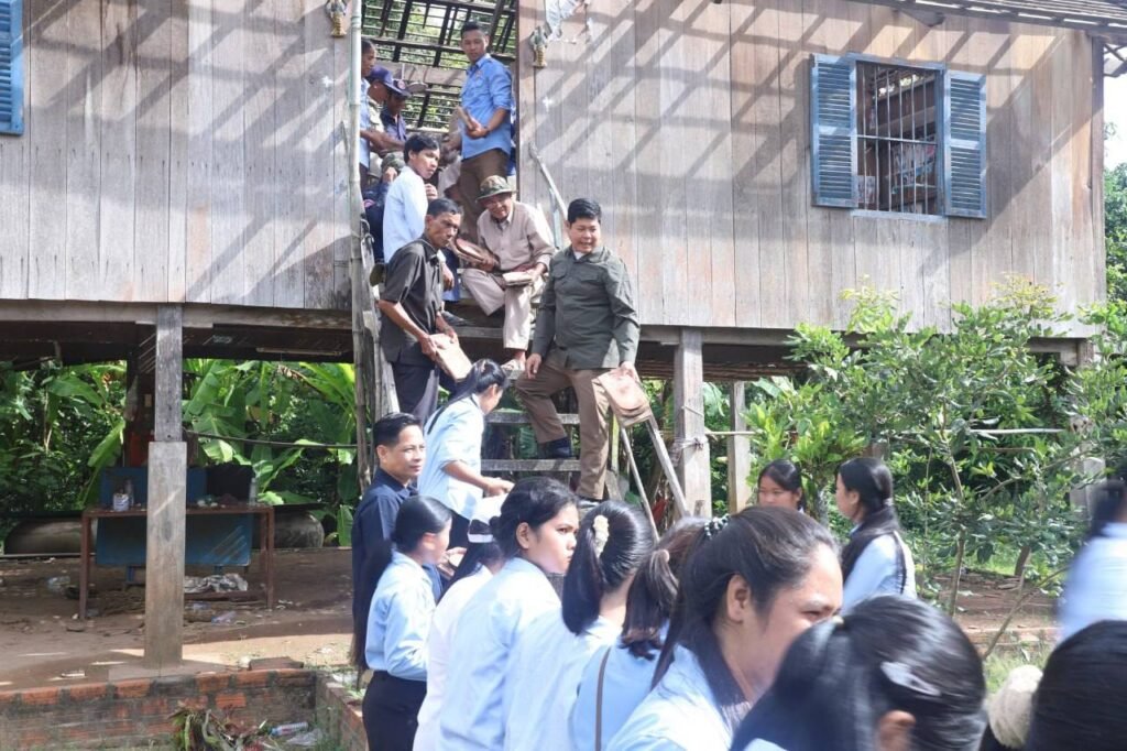 湄公河水位上涨 磅湛省部分民房面临坍塌风险