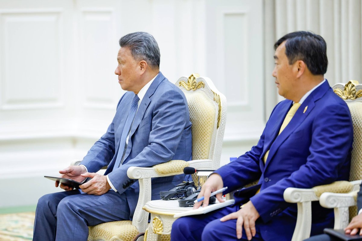 洪玛奈总理会见美国加州议员代表团 讨论双边合作