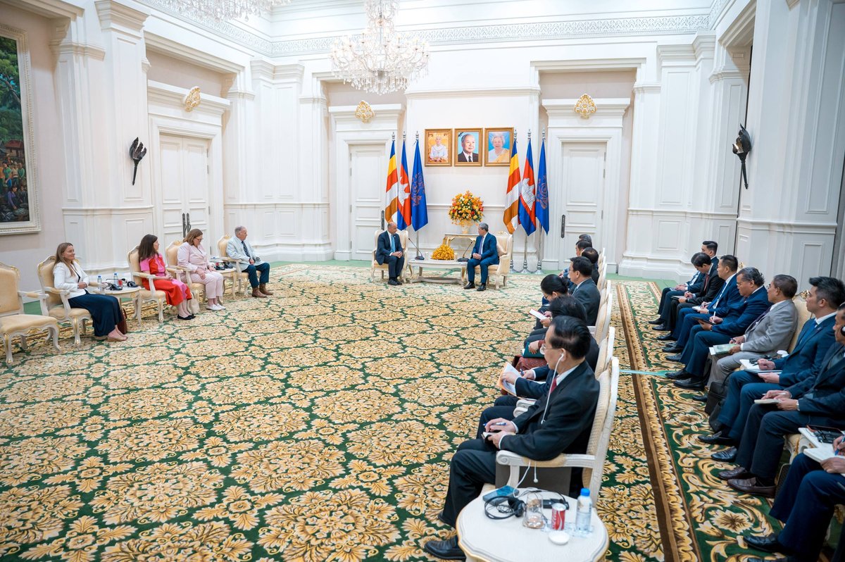 洪玛奈总理会见美国加州议员代表团 讨论双边合作
