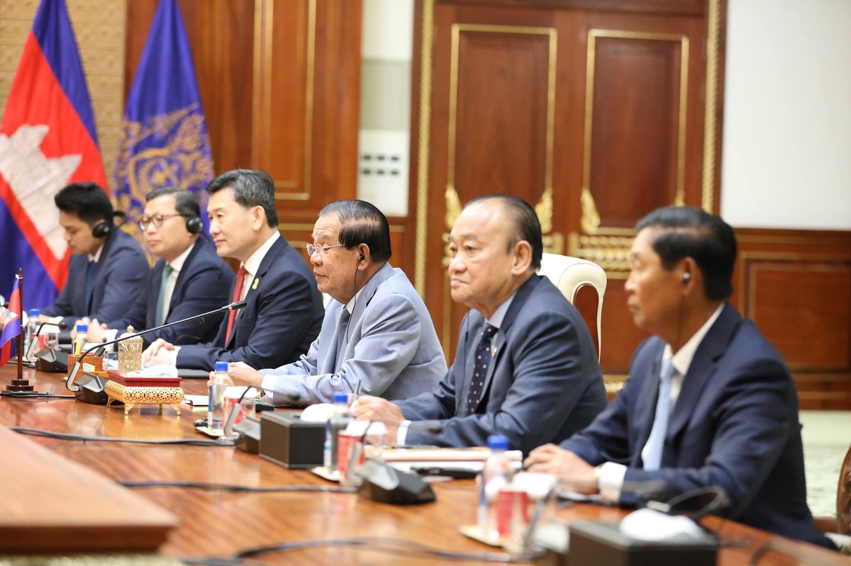 柬埔寨参议院主席洪森在金边会见越南国会副主席阮氏清,双方就双