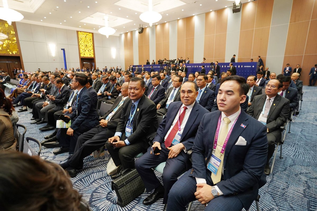 柬埔寨国会主席主持第二届议长会议闭幕式