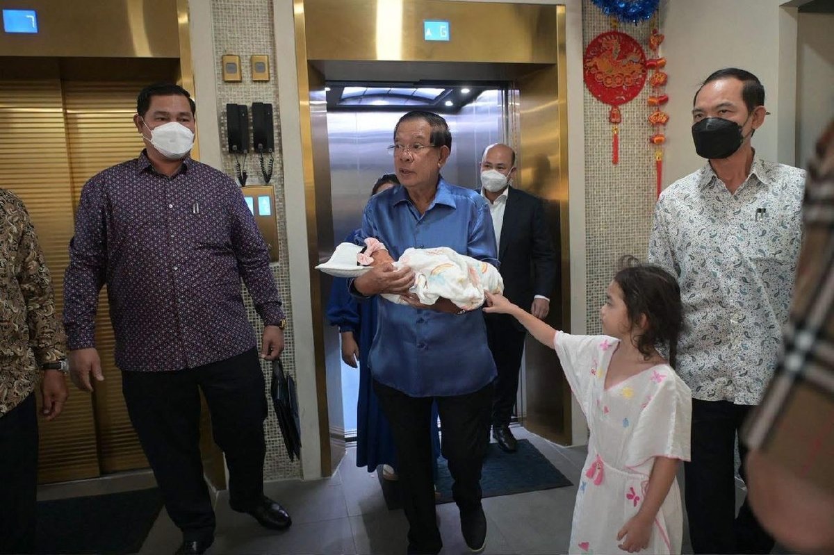 洪森前往医院接孙女出院 强调家庭教育重要性